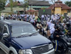 Viral Aksi Biawak Menyeberang Jalan Raya Samarinda, Berakhir Ditangkap Warga
